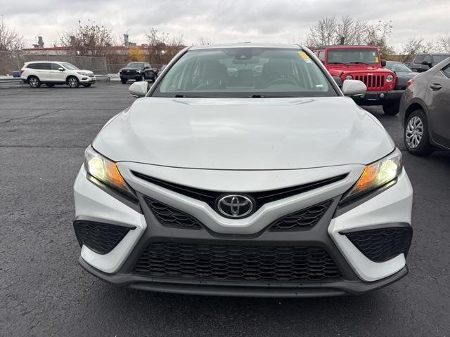 2022 toyota camry se