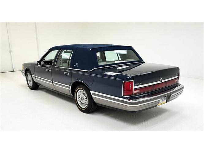 1990 lincoln town car in morgantown, pennsylvania
