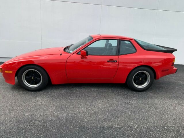 1984 porsche 944 auto!***no reserve***must see this beautiful car.*****