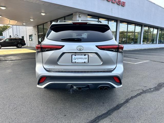 2022 toyota highlander xse