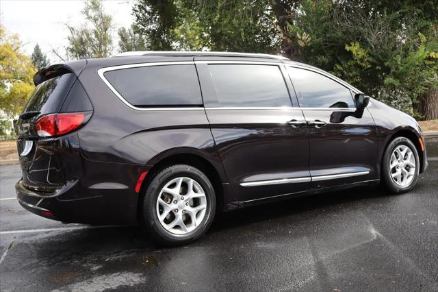 2017 chrysler pacifica touring-l