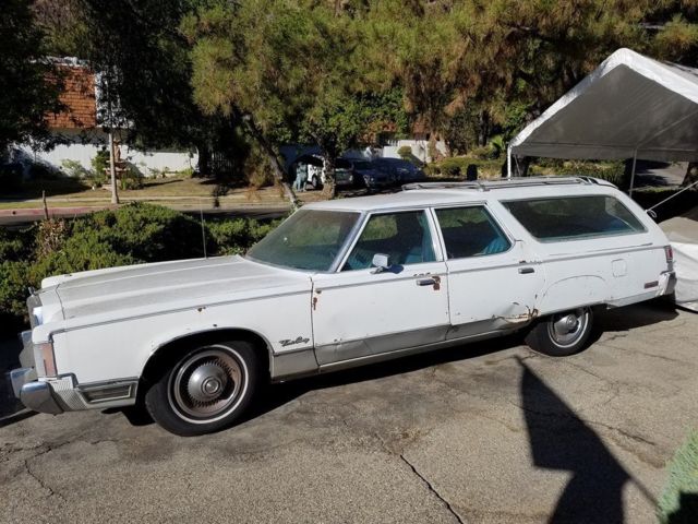 1976 chrysler town & country - white with blue interior
