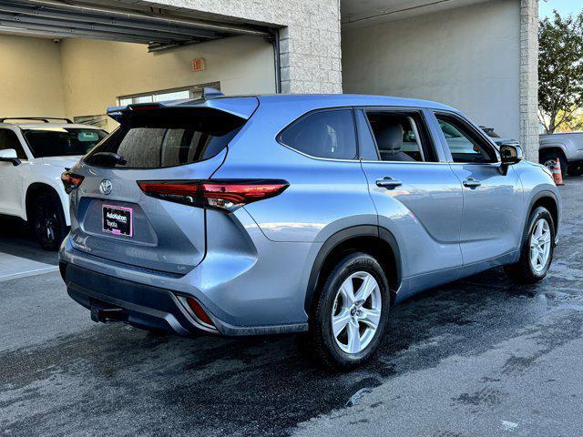 2022 toyota highlander le