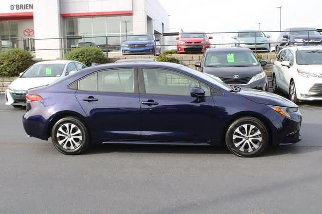 2022 toyota corolla hybrid le