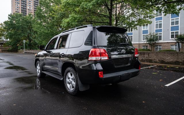 2009 toyota land cruiser v8