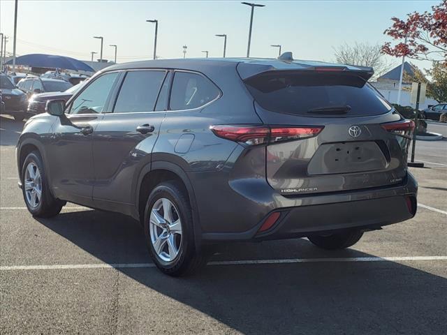 2021 toyota highlander le