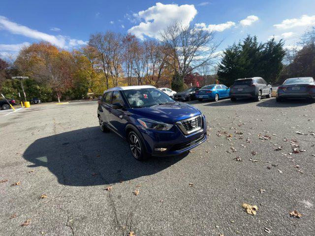 2020 nissan kicks sr