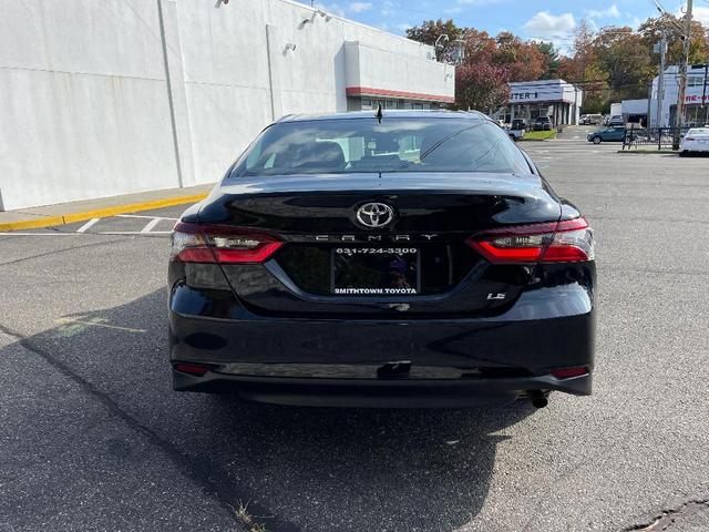 2022 toyota camry le