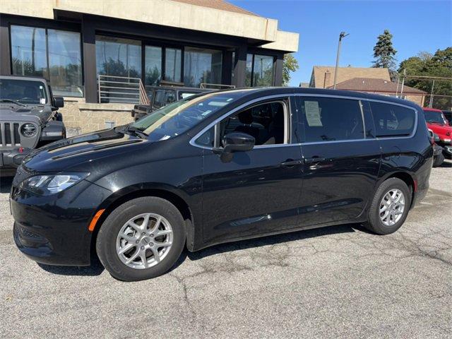 2022 chrysler voyager lx