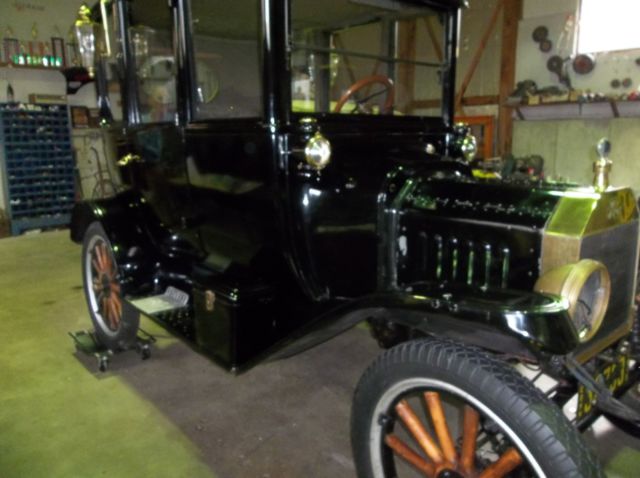 ford model t center door sedan