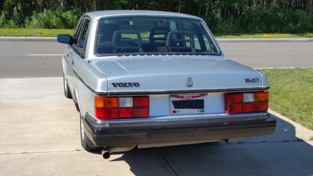 1992 volvo 240 with ipd anti-sway bars and bilstein struts shocks poly bushings