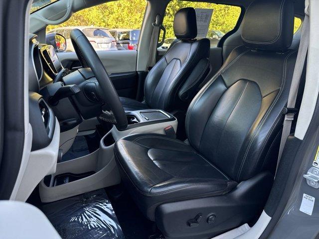 2022 chrysler pacifica touring-l