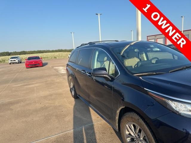 2022 toyota sienna xle