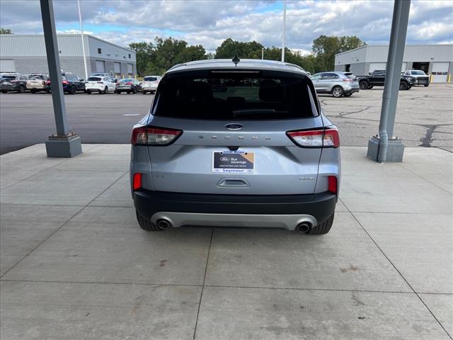 2022 ford escape se