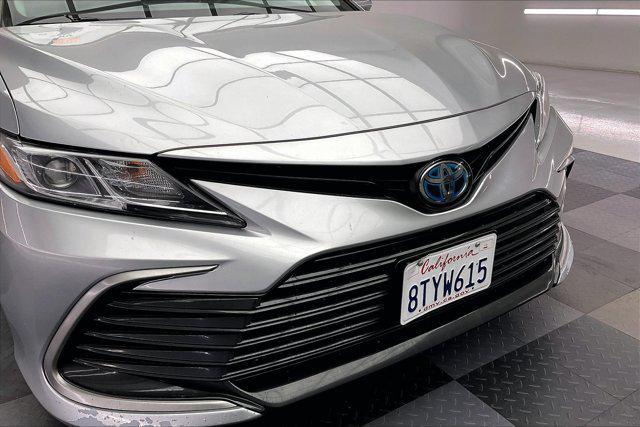 2021 toyota camry le