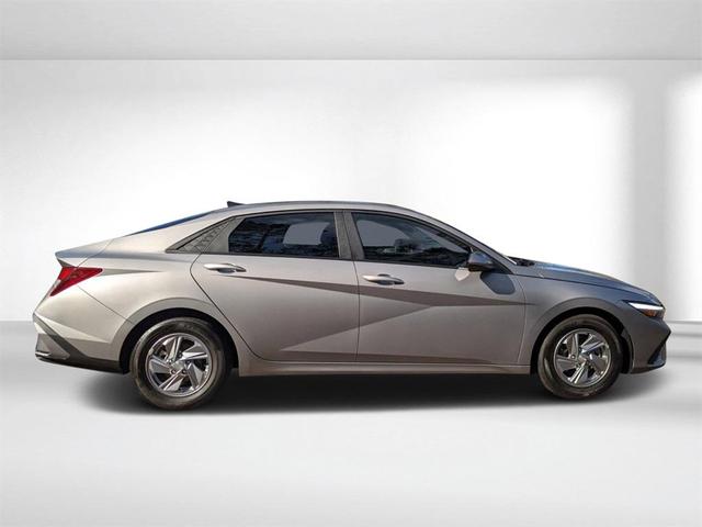 2024 hyundai elantra se