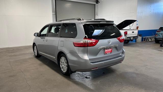 2017 toyota sienna limited