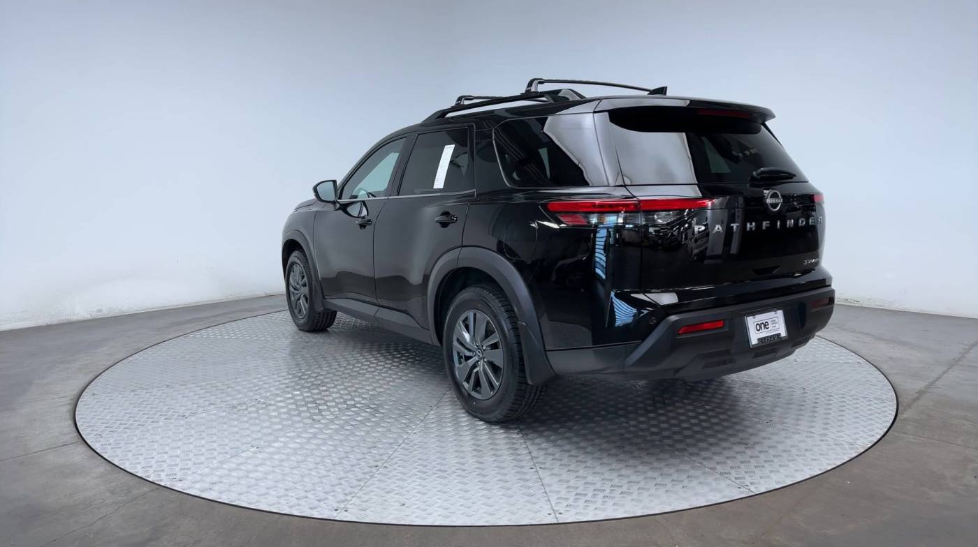 2022 nissan pathfinder sv