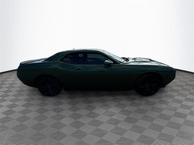 2020 dodge challenger sxt