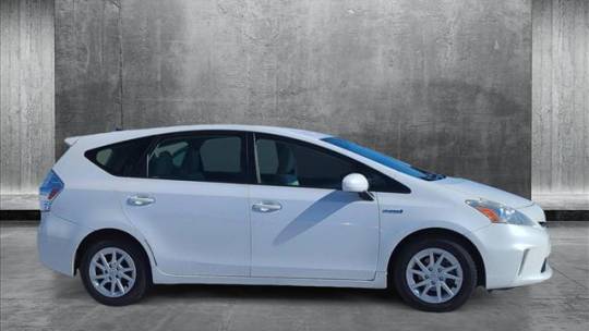 2014 Toyota Prius v (+)