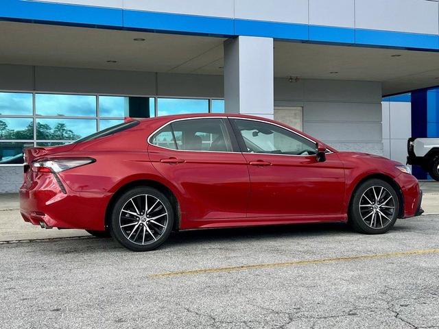 2021 toyota camry se