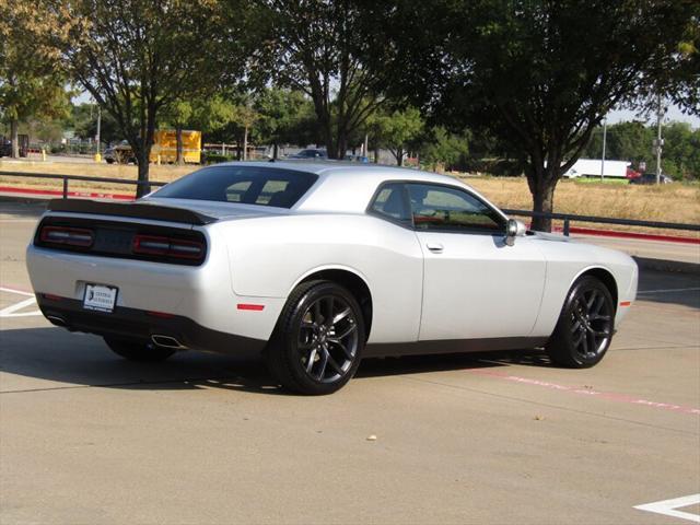 2022 dodge challenger sxt