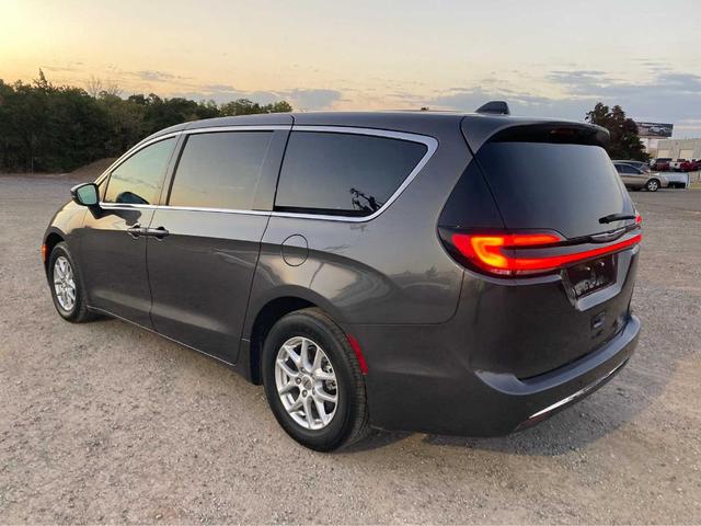 2023 chrysler pacifica touring-l