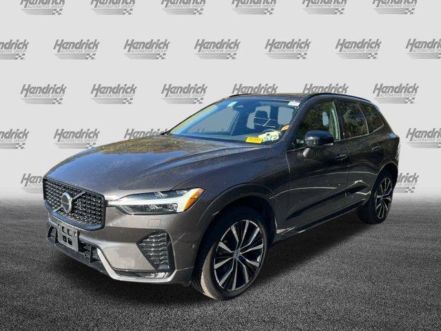 2024 volvo xc60 b5 plus dark theme