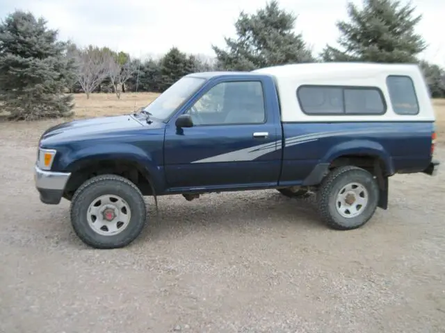 1993 toyota pick up pickup 4x4 with fiberglass topper shell