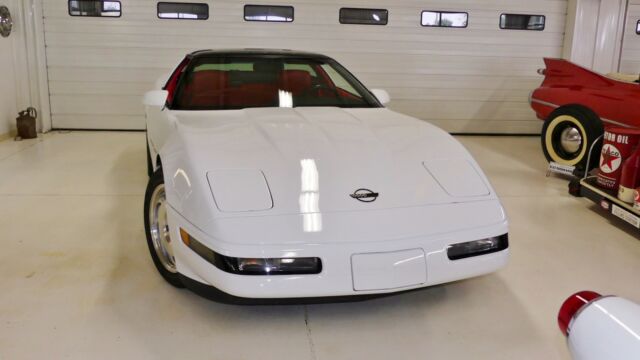 1993 chevrolet corvette 27168 miles arctic white hatchback v8 5.7l automatic