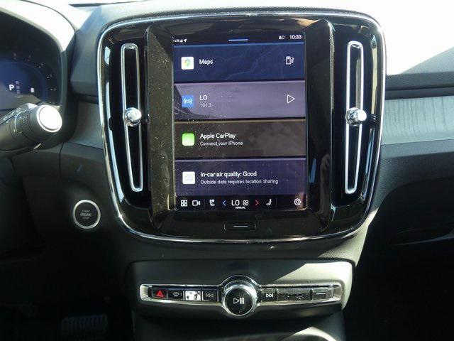 2024 volvo xc40 b5 plus dark theme