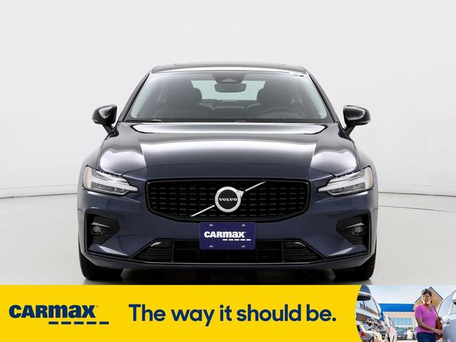 2024 volvo s60 b5 core dark theme