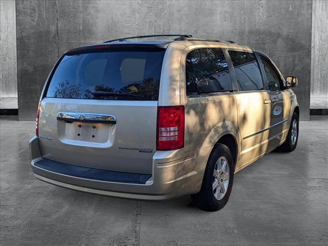 2010 chrysler town & country touring