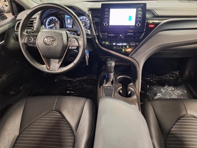 2022 toyota camry se