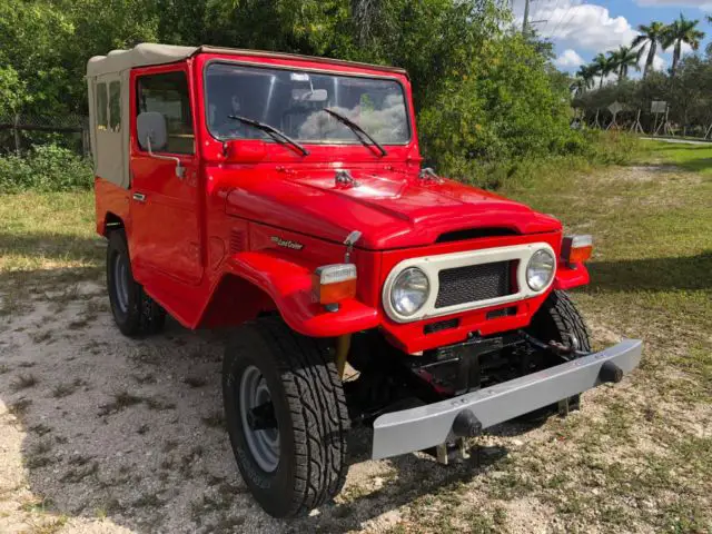 1978 toyota land cruiser fj 40. soft top