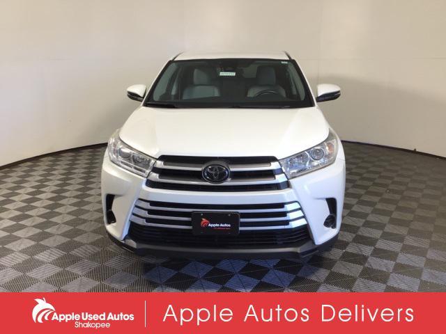 2017 toyota highlander le