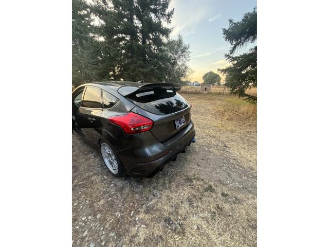 2018 ford focus st base