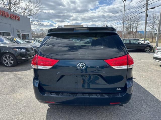 2011 toyota sienna le