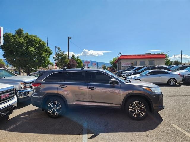 2018 toyota highlander le