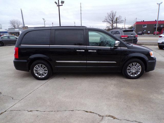 2016 chrysler town & country touring-l