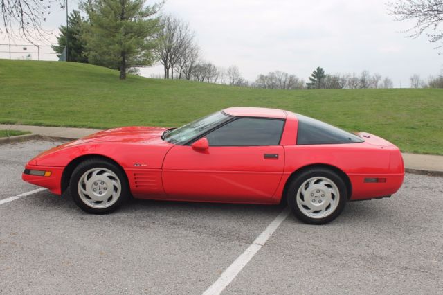 1994 chevrolet corvette base hatchback