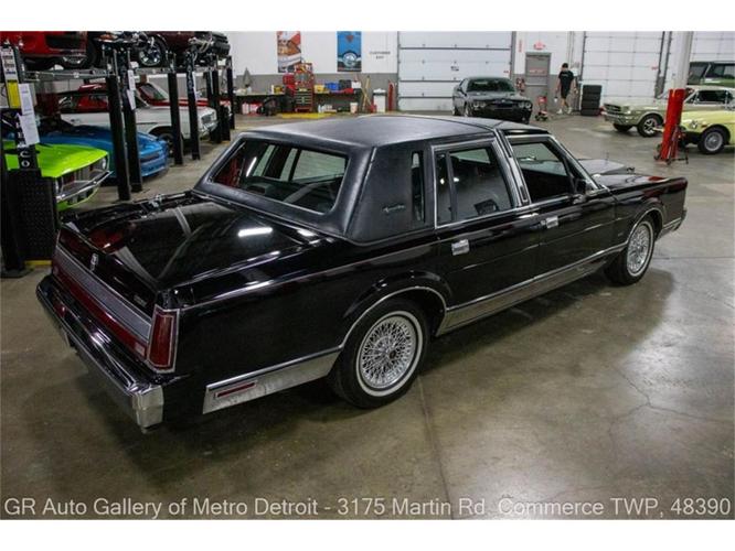 1989 lincoln town car in kentwood, michigan