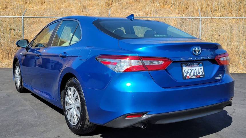 2019 toyota camry hybrid le