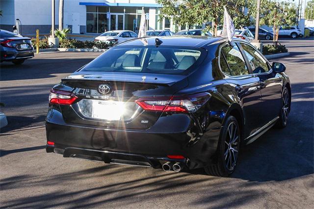 2022 toyota camry se