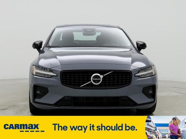 2024 volvo s60 b5 plus dark theme