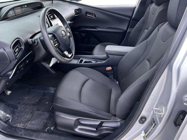 2022 toyota prius l