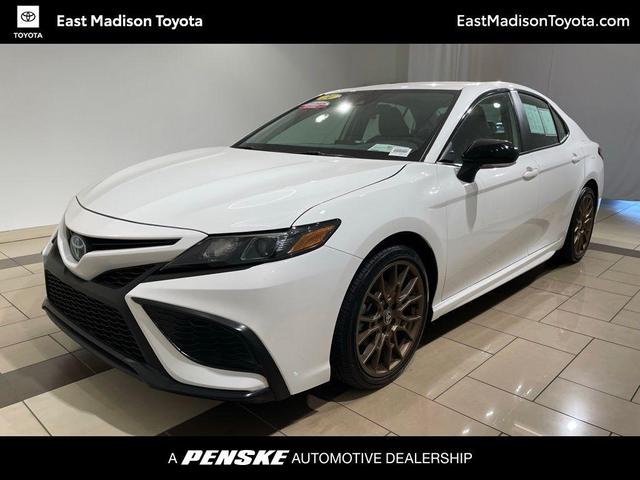 2024 toyota camry hybrid se