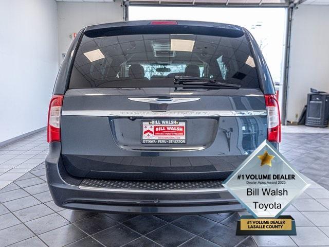 2013 chrysler town & country touring