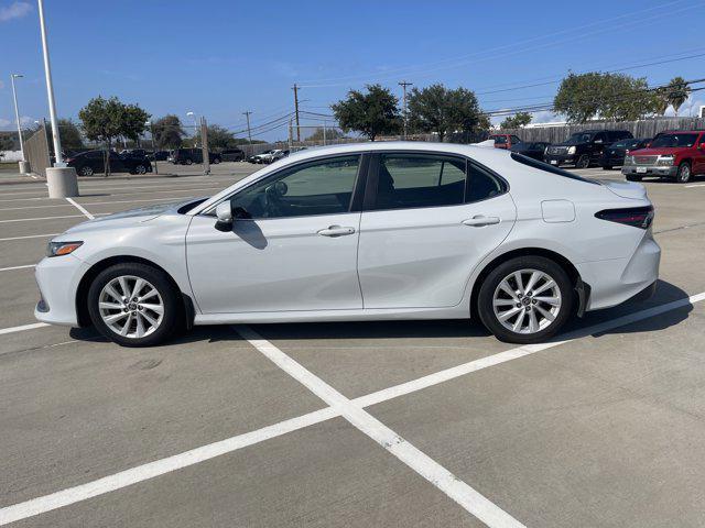 2022 toyota camry le
