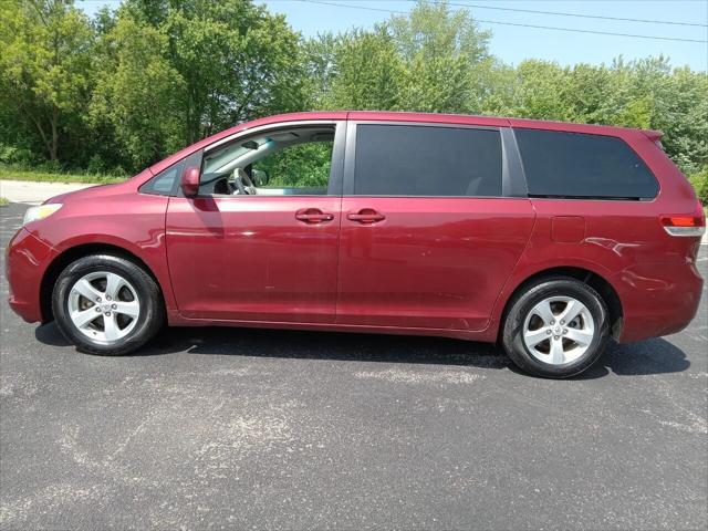 2012 toyota sienna le